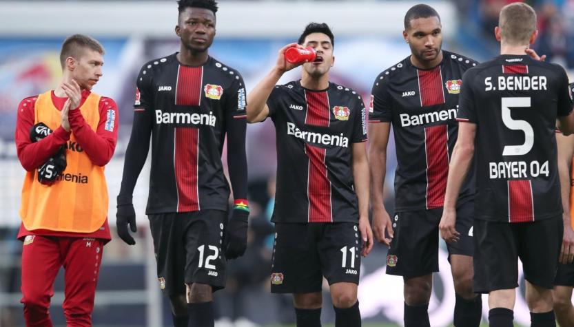 Compañero de Aránguiz en Bayer Leverkusen es puesto en cuarentena a dos días de la Europa League