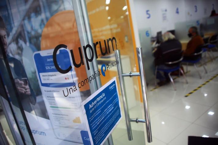 Reportan problemas para solicitar retiro de fondos en AFP Cuprum por cédula de identidad vencida