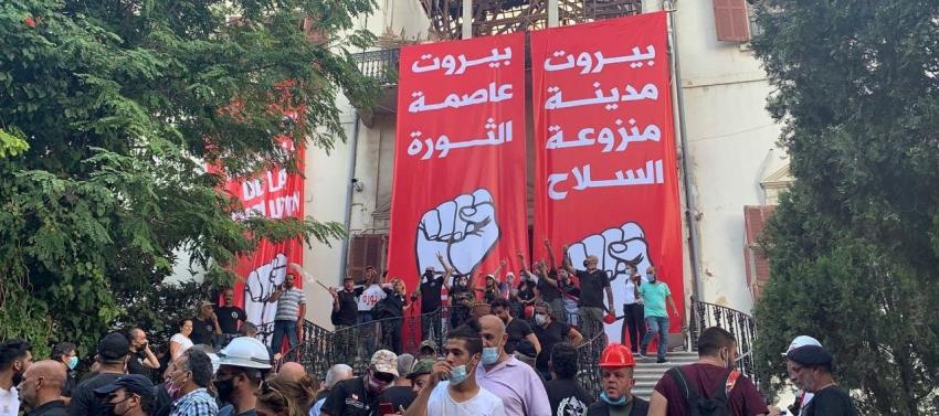 Manifestantes se toman edificio del Ministerio de Relaciones Exteriores en Beirut