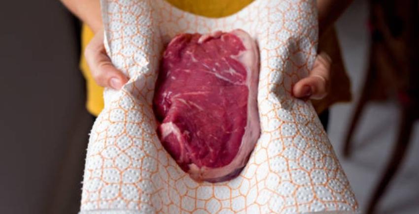 [VIDEO] Filete de carne "cobra vida" y se mueve antes de ser cocinada