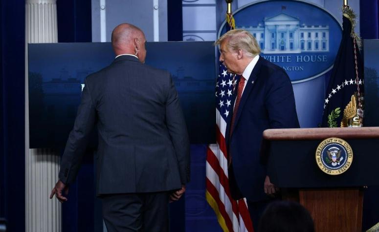 Servicio de Seguridad evacúa inesperadamente a Trump durante conferencia de prensa en la Casa Blanca
