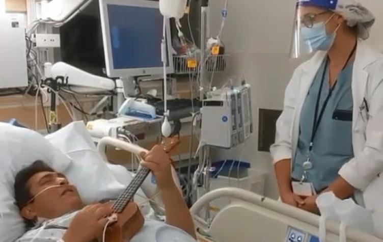 [VIDEO] El mini concierto entre una médica y su paciente que conmueve a las redes