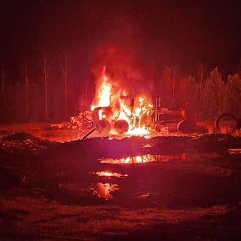 Incendian camiones y maquinaria forestal en ruta que une a Valdivia con Paillaco
