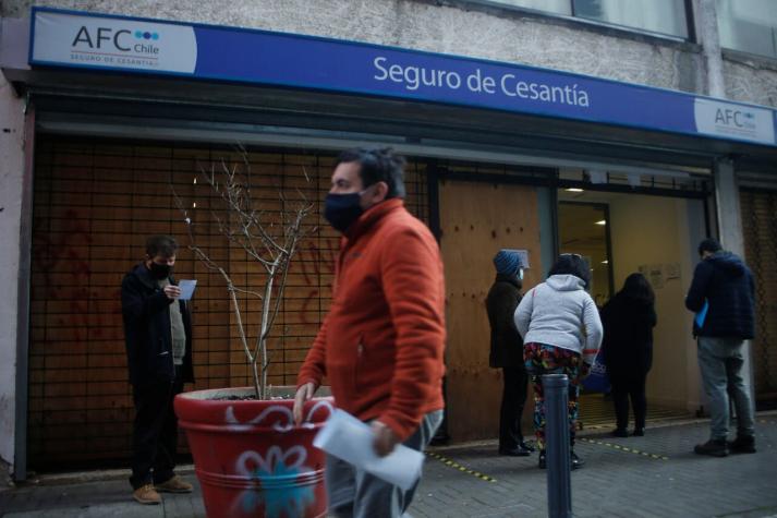 El COVID-19 no da tregua al mercado laboral: ocupados en Santiago anotan su mayor caída en 38 años