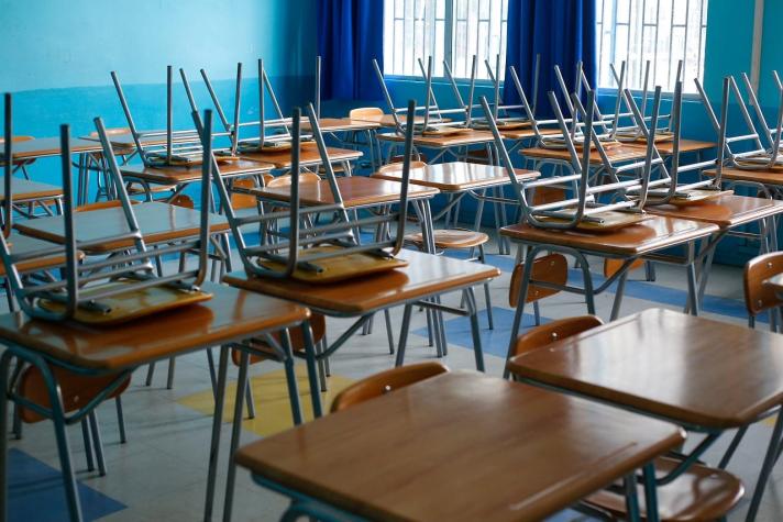 Ministro de Educación dice que "no corresponde anticiparse" a un posible cierre del año escolar