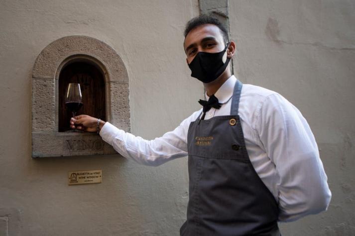 De la plaga del siglo XVII a la actual pandemia: Regresa la venta de vino "sin contacto" en Italia