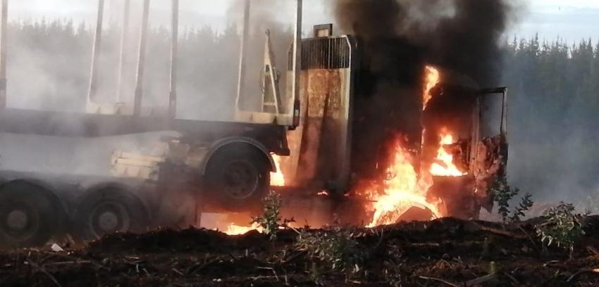 Denuncian ataque incendiario a faena maderera en Los Álamos