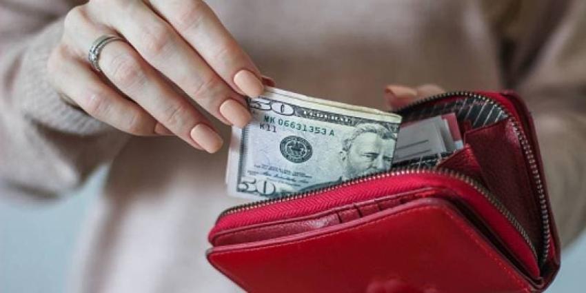 Clienta olvidó su billetera con más de 5 millones de pesos: Verdulero la guardó durante un mes