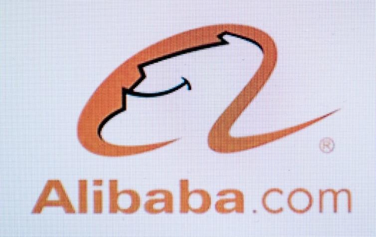 Trump confirma que estudian prohibir actividades de Alibaba en Estados Unidos