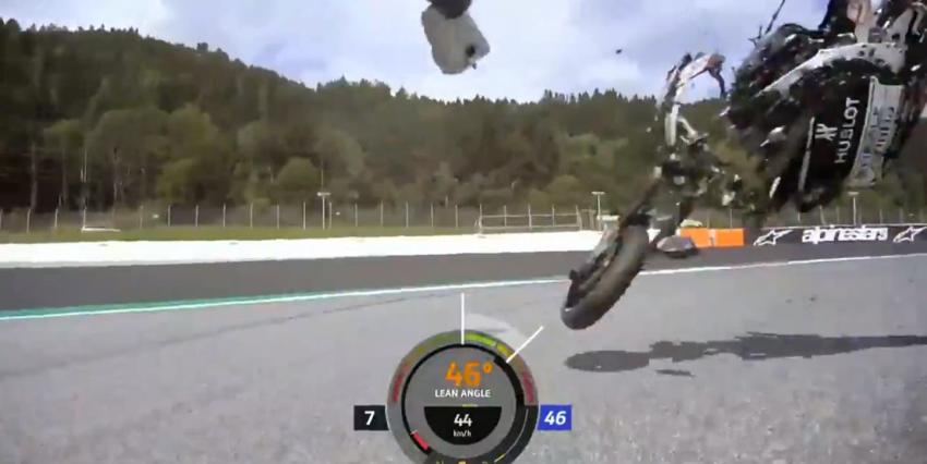 [VIDEO] Valentino Rossi se salva de milagro de ser impactado por una moto a toda velocidad