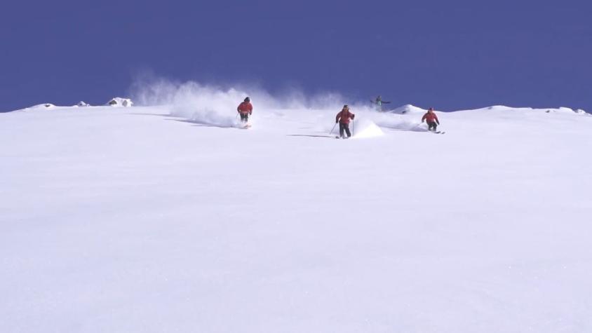 Los centros de esquí de Santiago abren la temporada en pandemia y con más nieve