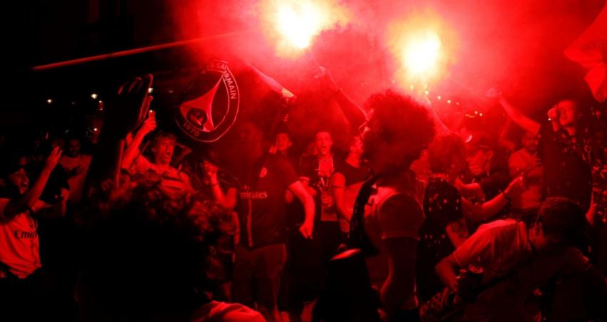 Locura en París: Jugadores e hinchas del PSG celebran histórico paso a la final de la Champions