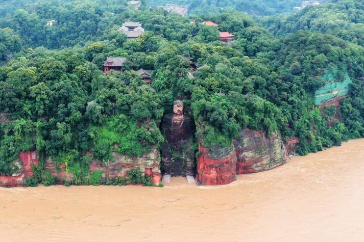 [FOTOS] Inundaciones en China amenazan a gigantesca estatua de Buda