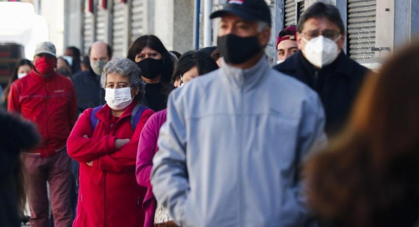 "Ruleta rusa": Espacio Público defiende uso de analogía para describir manejo del Minsal en pandemia