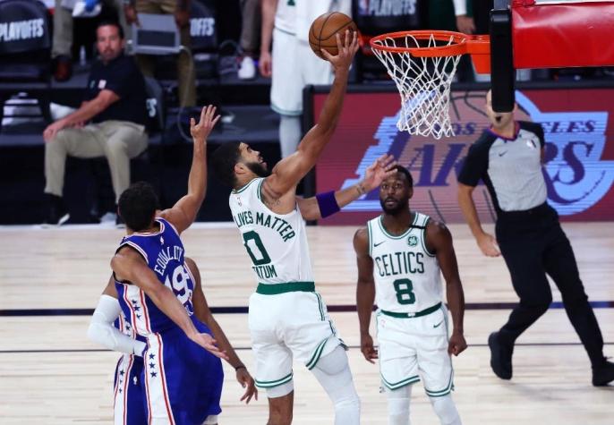 Los Celtics barren a Philadelphia y avanzan en los playoffs de la NBA