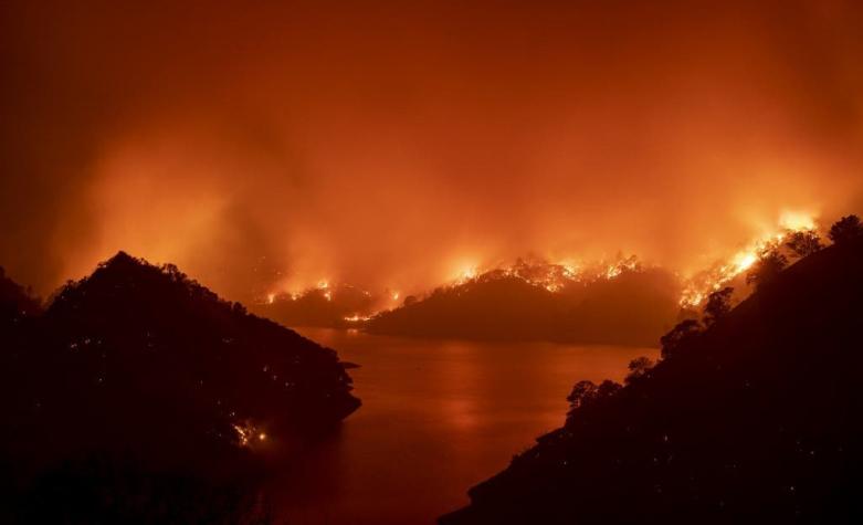 Más de 240 mil personas desplazadas por incendios en California