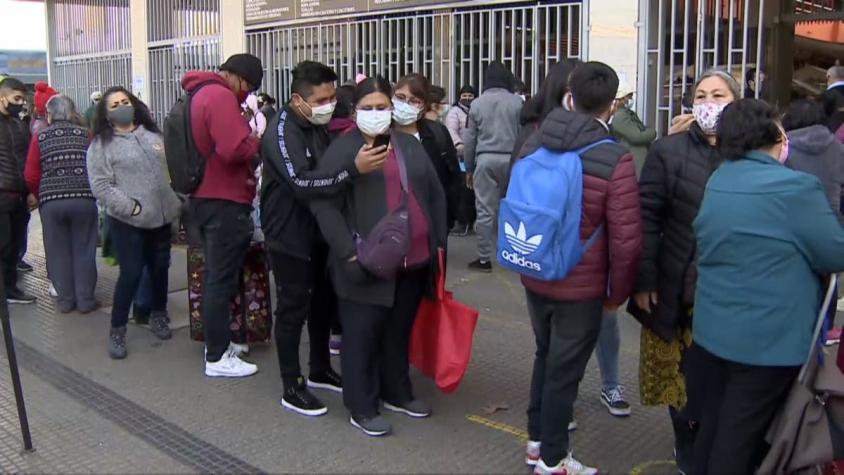[VIDEO] Santiago y Estación Central al debe: Ploriferan las aglomeraciones para comprar productos