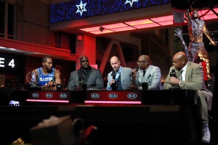 [VIDEO] Ex jugador y comentarista de la NBA se retira de estudio de TV en apoyo al boicot racial