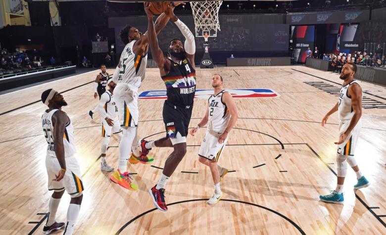 Jugadores de la NBA acuerdan terminar boicot por racismo y reanudar los playoffs