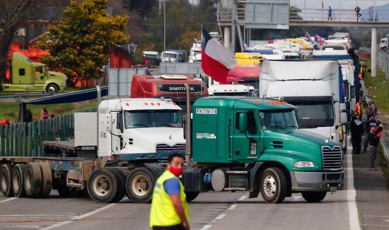 Camioneros rechazan propuesta de acuerdo del Gobierno y ratifican movilización indefinida