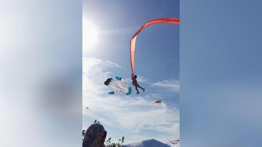 [VIDEO] Impresionante registro de niña que se enredó en un volantín y vuela por los aires en Taiwán