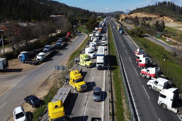 Chilexpress suspende envíos a zona sur por paro de camioneros