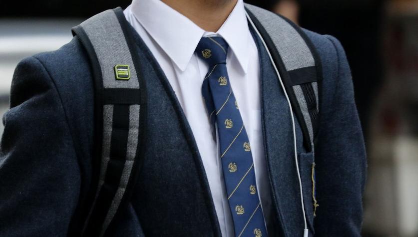 Diputados de Oposición proponen eliminar exigencia del uniforme escolar en 2021