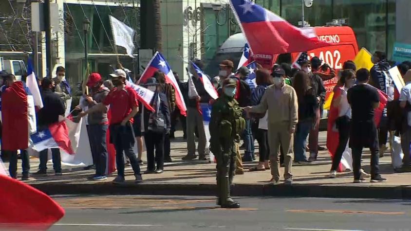 [VIDEO] Adherentes al Rechazo se aglomeran en Las Condes para realizar marcha
