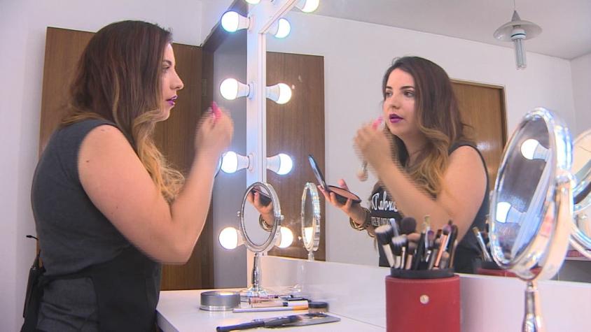 [VIDEO] #CómoLoHizo: La profesora que cura vidas con maquillaje