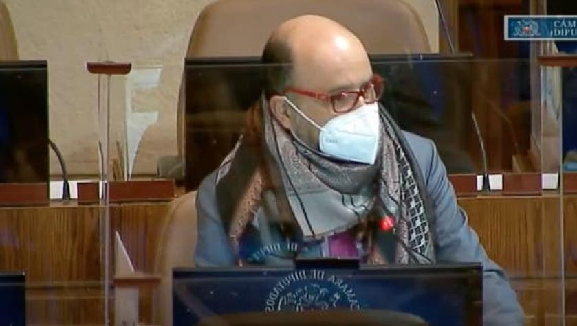 Diputado Ilabaca sufre accidente a horas de debut de mamparas protectoras en la Cámara de Diputados