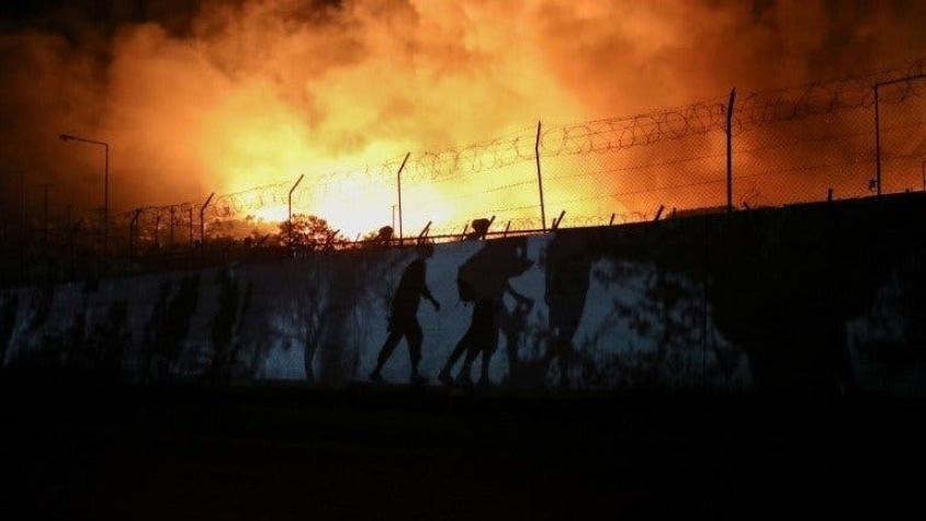 Moria: incendio destruye el mayor campamento de refugiados de Grecia, ubicado en la isla de Lesbos