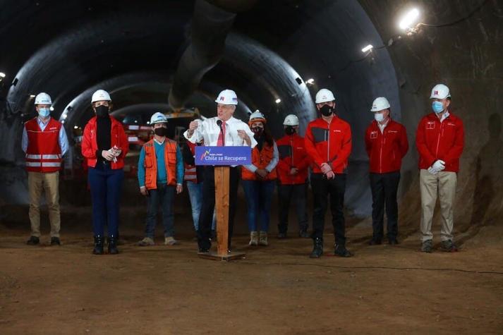 Piñera visita el Metro y destaca "esfuerzo por reconstruir lo que algunos destruyeron"