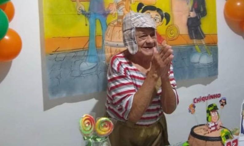 Es su personaje favorito: Abuelo se viste de "El Chavo del 8" para celebrar su cumpleaños número 92