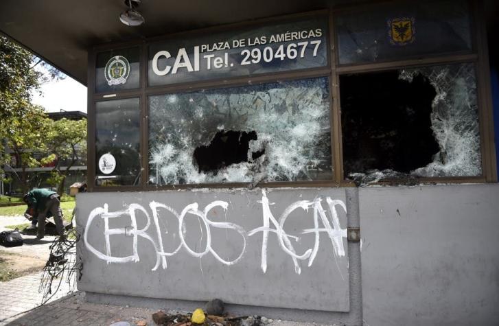 Colombia: Protestas por violencia policial suman muertes a bala y caos en Bogotá