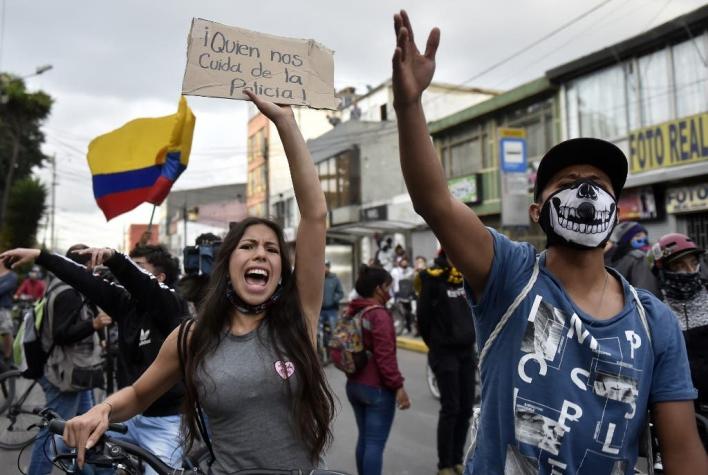 Gobierno de Colombia pide perdón por crimen policial pero no logra detener protestas
