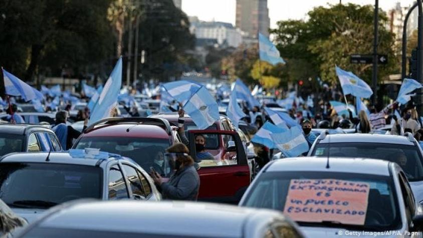 Argentinos otra vez a las calles en protesta contra el confinamiento