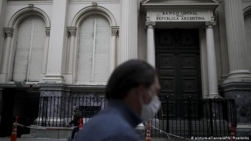 Argentina endurece su política cambiaria
