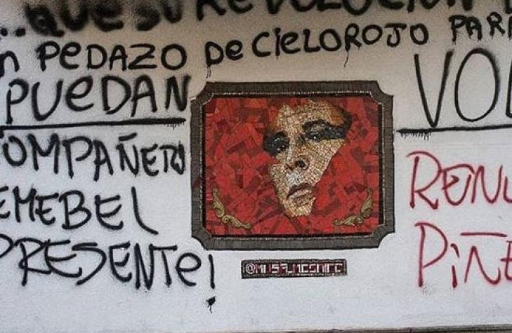 Desconocidos destruyen homenaje a Pedro Lemebel en Santiago Centro