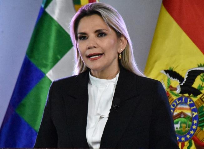 Presidenta interina de Bolivia renuncia a candidatura a un mes de las elecciones