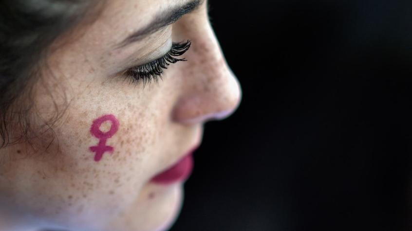 Francia pone en funcionamiento sus tobilleras para prevenir violencia de género