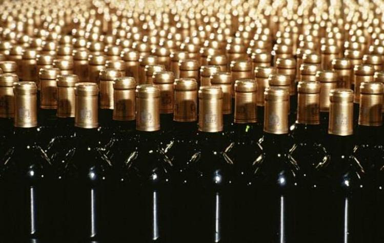 [VIDEO] 50 mil litros de vino derramados en una bodega en España