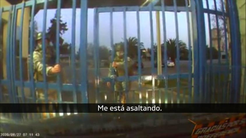 [VIDEO] El peor ladrón negociador: delincuente se hizo pasar por pasajero para robarle a un taxista