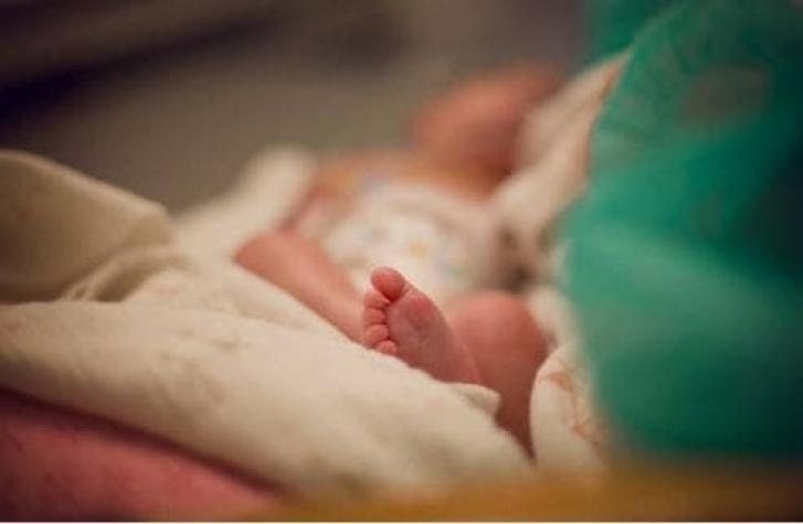 [VIDEO] Encuentran un recién nacido vivo en una morgue que había sido dado por muerto