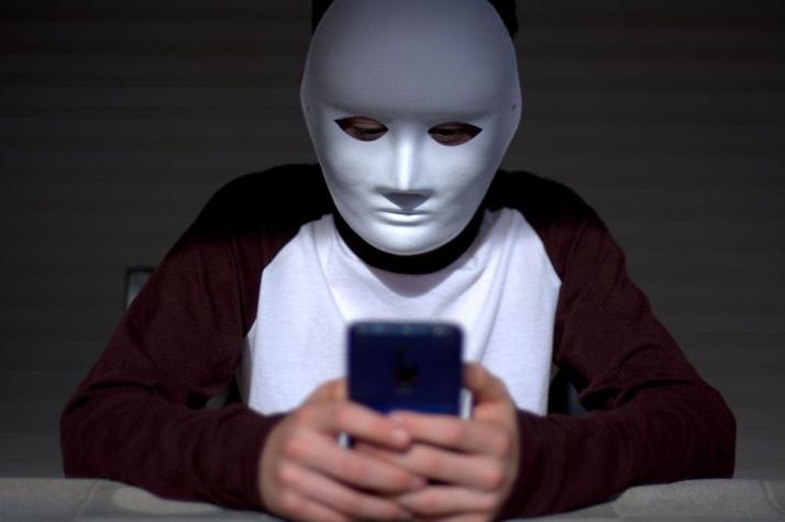 Niño de 10 años muere tras participar en "juego" por internet: ¿Cómo protegerlos de estos peligros?