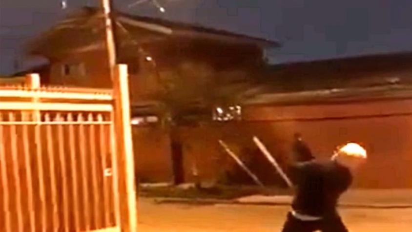 [VIDEO] Violenta amenaza de narcos: corona de flores y disparos a la puerta de su casa