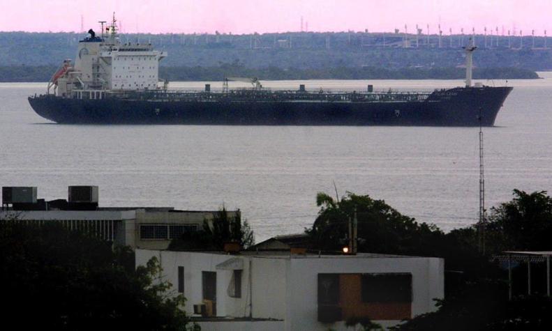 Venezuela denuncia "provocación" de buque de guerra de EEUU mientras recibe gasolina de Irán