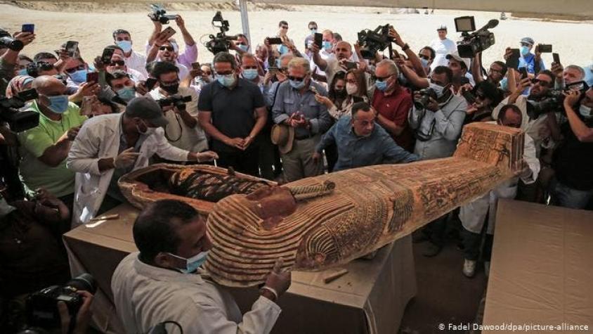 Egipto exhibe 59 sarcófagos enterrados hace más de 2.600 años