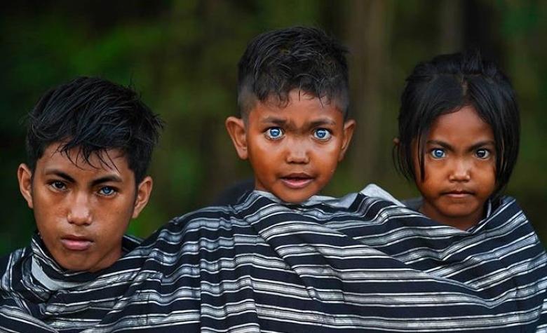[FOTOS] La tribu con ojos azules y brillantes por una rara mutación genética