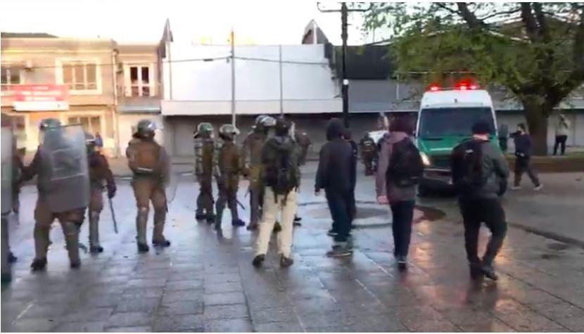 Detienen a dos funcionarios de la FACh por lanzar piedras a vehículo de Carabineros en Temuco