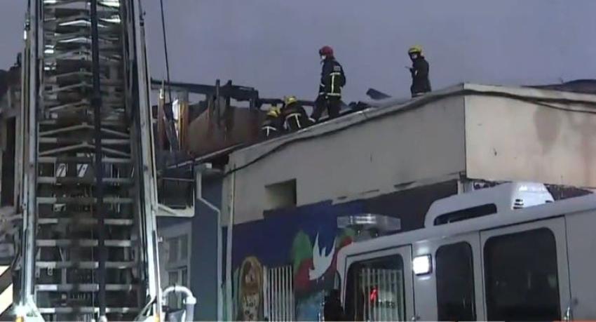 Ocho viviendas afectadas tras incendio en el centro de Santiago